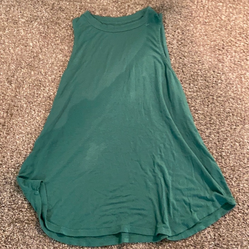 Ken’s girls light tank top green